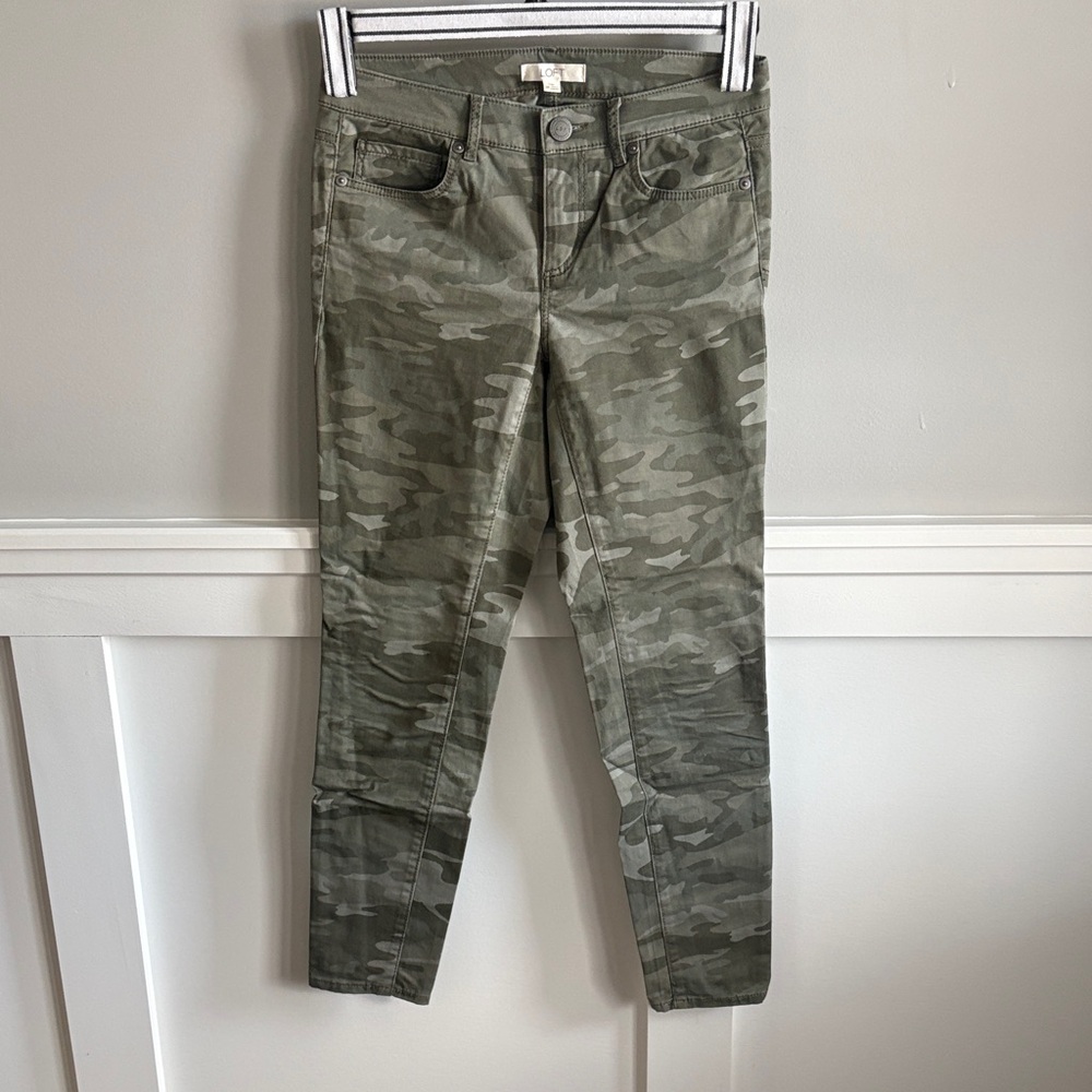 LOFT Olive Camouflage Skinny Pants
